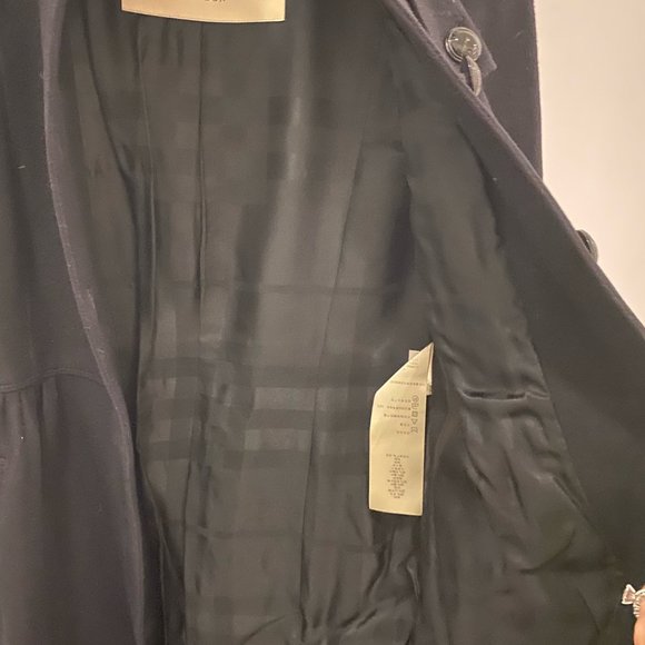 Woman's Burberry Coat with Fur Collar - Size US 6 or UK 8 - Picture 4 of 5